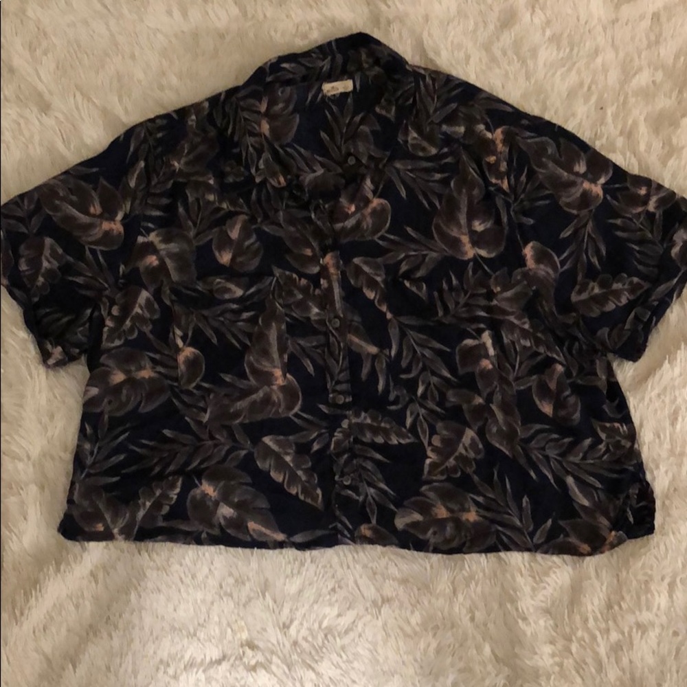 Holistic leaf button down